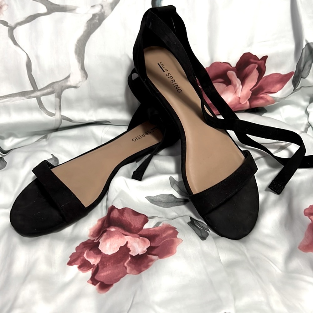 Black stroppy sandles